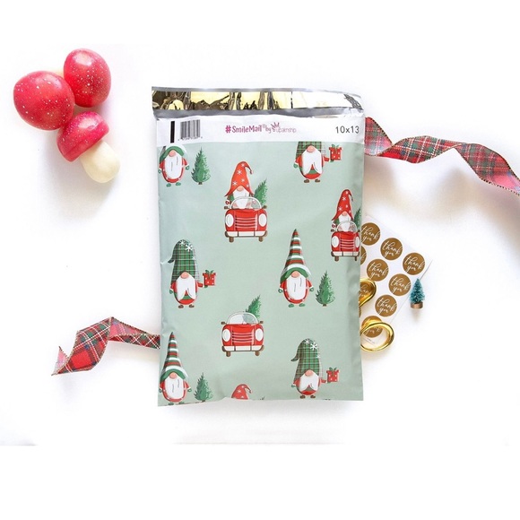 Christmas Gnomes Poly Mailers 10x13 Pack of 25 🎄 - Picture 3 of 5